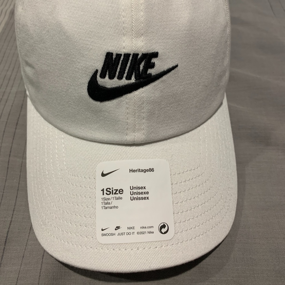 New Nike Heritage86 Cap (New)